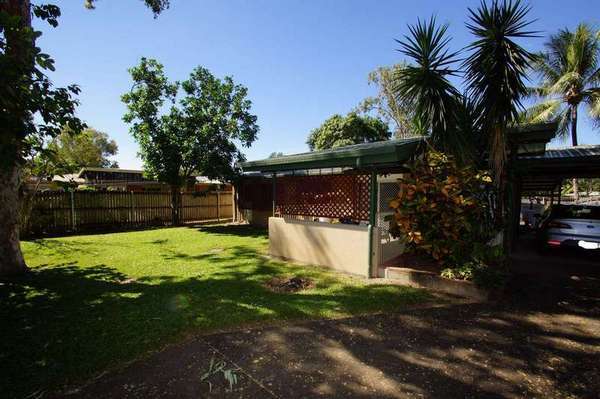 30 MESTREZ ST, Mooroobool - Thumbnail 2