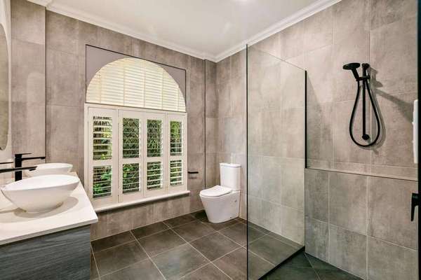 8 East Parkridge drive, Brinsmead - Thumbnail 6