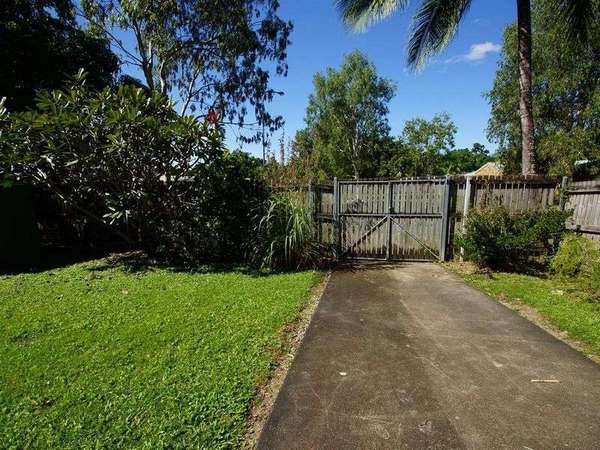 30 MESTREZ ST, Mooroobool - Thumbnail 7