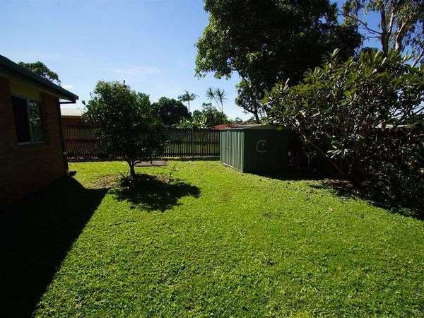 30 MESTREZ ST, Mooroobool - Thumbnail 6
