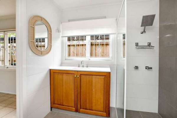 1 York St, Whitfield - Thumbnail 6