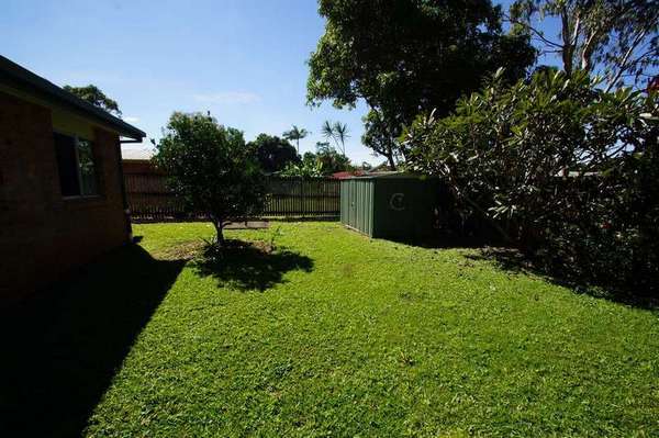 30 MESTREZ ST, Mooroobool - Thumbnail 6