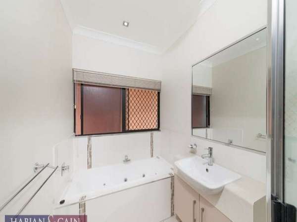 15 Milko Close, Brinsmead - Thumbnail 8