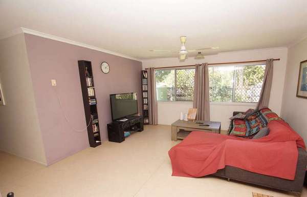 30 MESTREZ ST, Mooroobool - Image 1