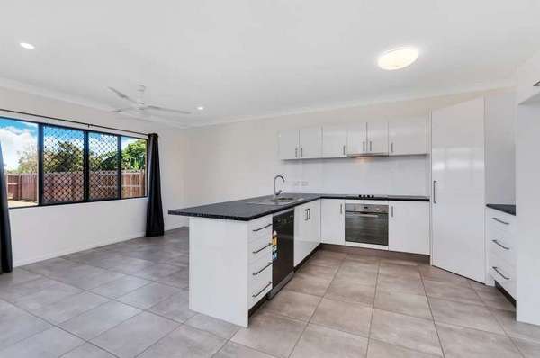31 Hopkins Street, White Rock - Thumbnail 3