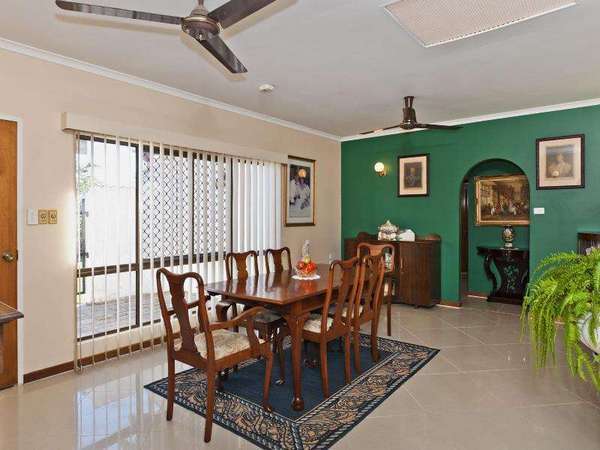 106-108 Giffin Road, White Rock - Thumbnail 3
