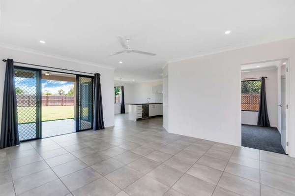 31 Hopkins Street, White Rock - Thumbnail 4