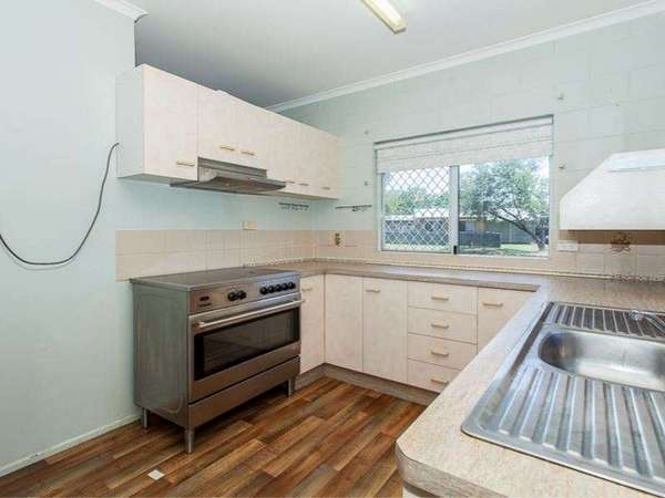 8 Hammond Court, Mooroobool - Thumbnail 3