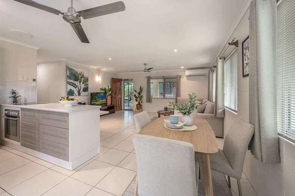 11 Aruma Close, White Rock - Thumbnail 2
