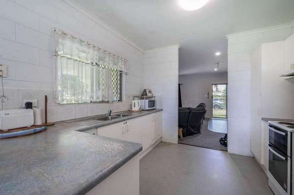 4 Sirens Court, White Rock - Thumbnail 3