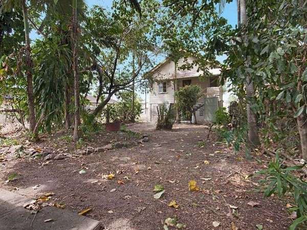 127 Aumuller Street, Bungalow - Thumbnail 3