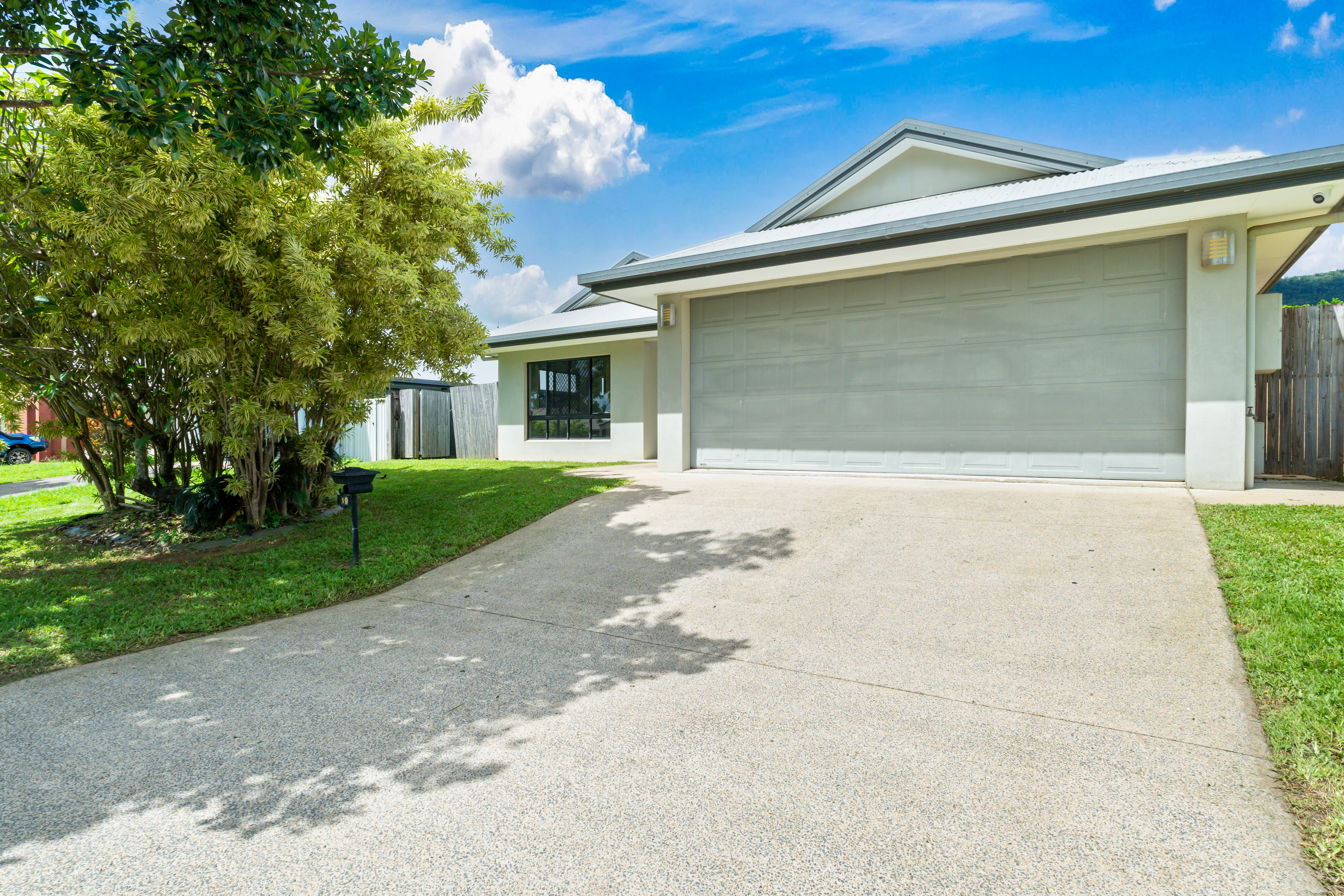 19 Savage Street, Edmonton - Thumbnail 2