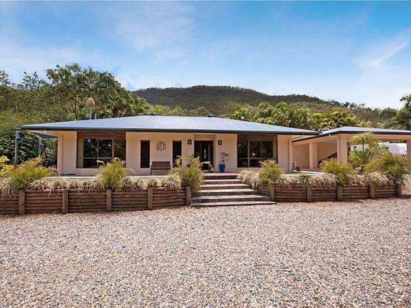 9-11 Mercy Close, Gordonvale - Thumbnail 2