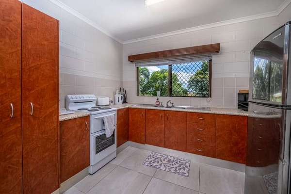 1 and 2/17 Meller Street, Freshwater - Thumbnail 6