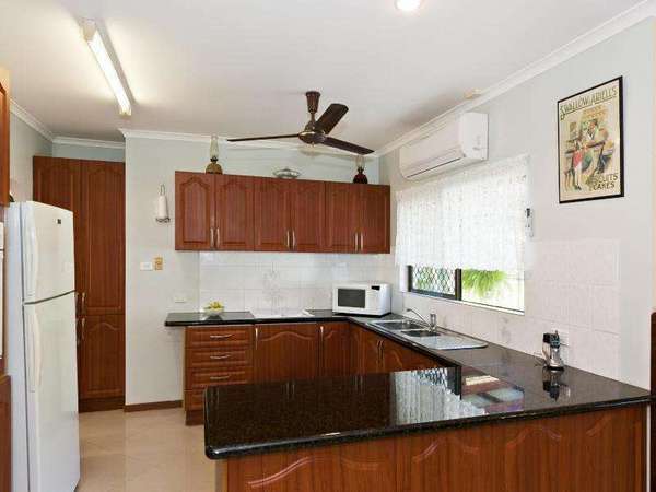 106-108 Giffin Road, White Rock - Thumbnail 5