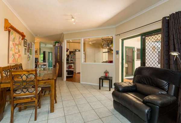 4 Compton Court, Bentley Park - Thumbnail 3