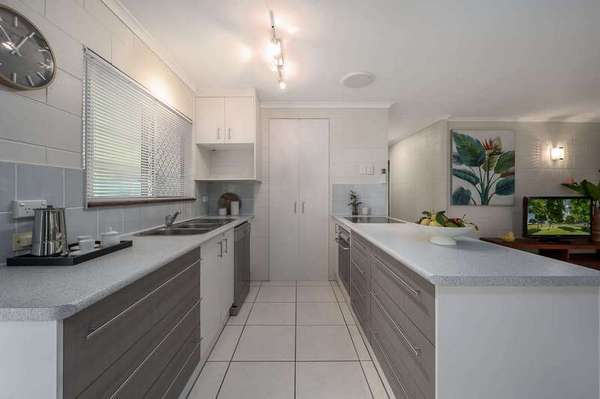 11 Aruma Close, White Rock - Thumbnail 5