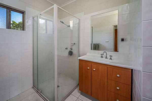 1 and 2/17 Meller Street, Freshwater - Thumbnail 8