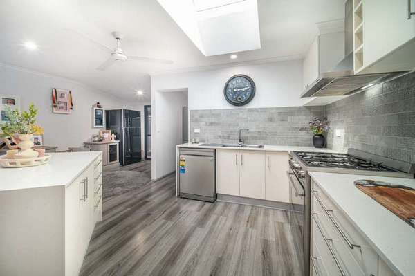 42 Kambara Street, White Rock - Thumbnail 6