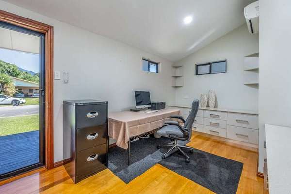 22 Barr Street, Edmonton - Thumbnail 4