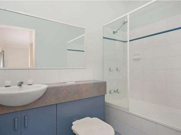 2/2 Marella Close, Manoora - Thumbnail 6