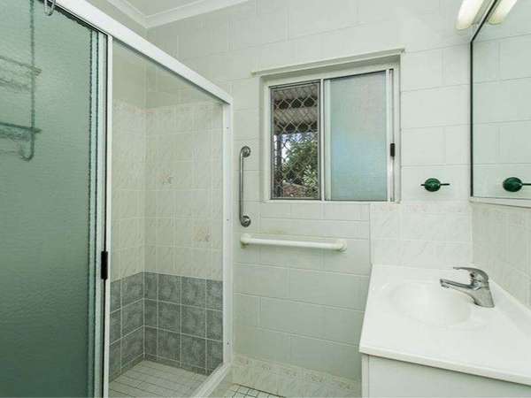 8 Hammond Court, Mooroobool - Thumbnail 6