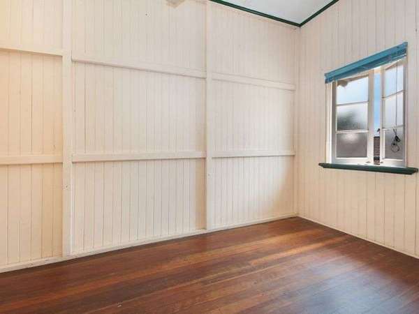 127 Aumuller Street, Bungalow - Thumbnail 6