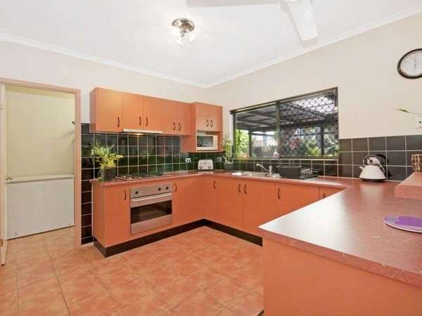 18 Wiseman Road East, Edmonton - Thumbnail 6