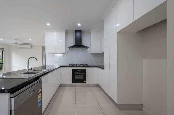 17 Byriel Street, Edmonton - Thumbnail 2