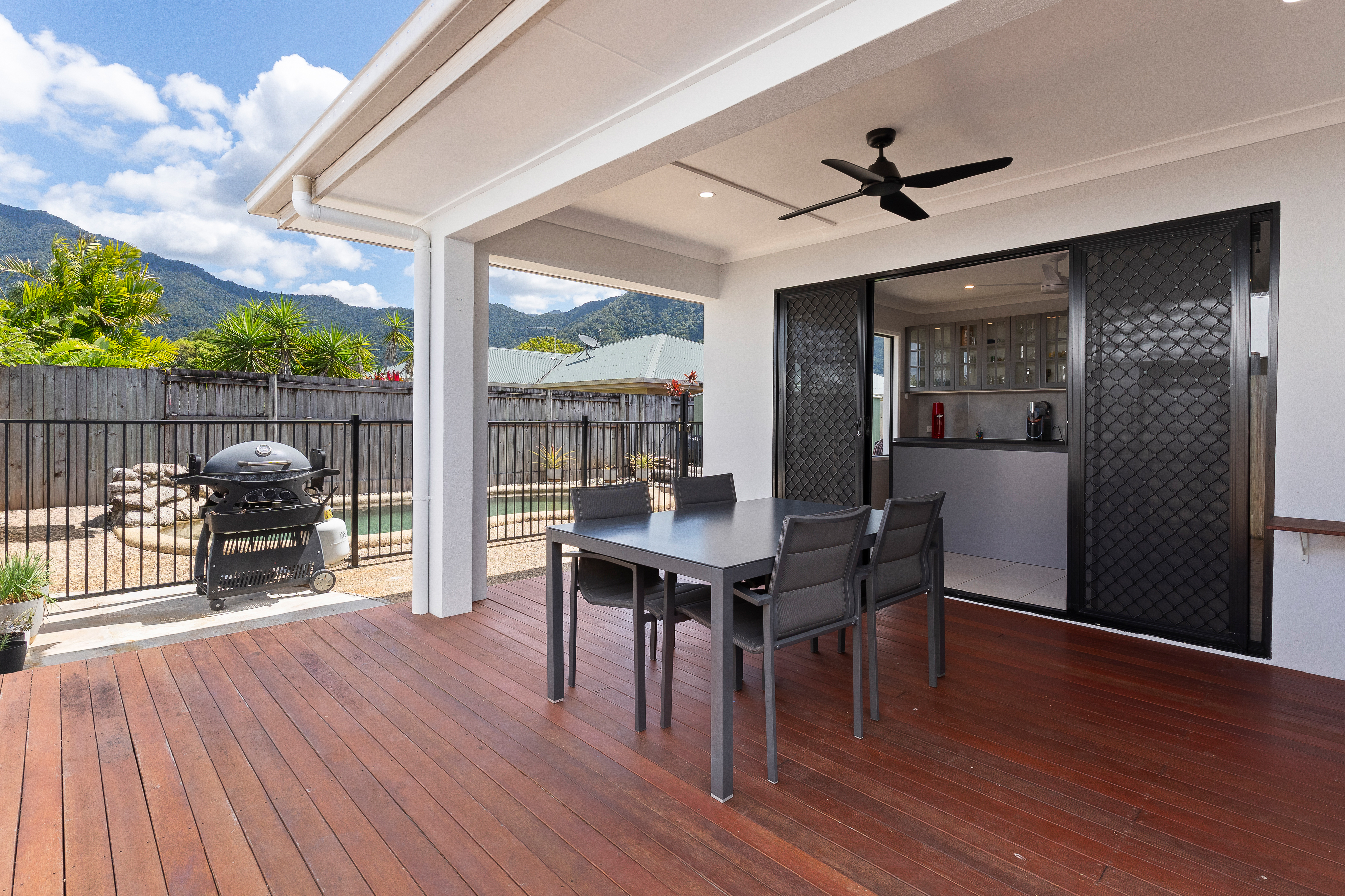 4 Timberlea Drive East, Bentley Park - Image 1