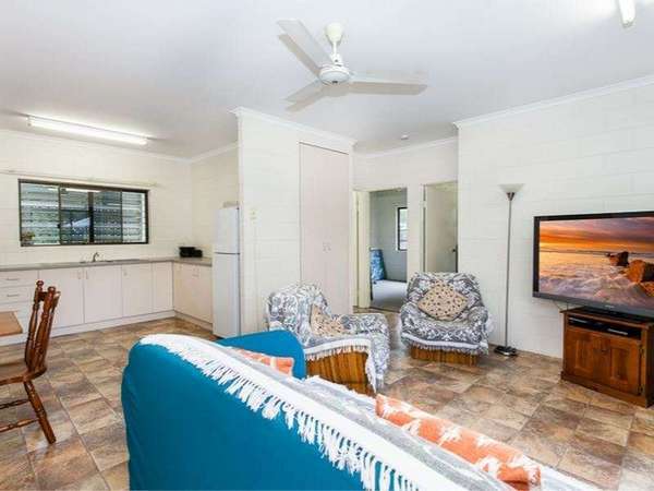 1 & 2/8 Haines Street, Gordonvale - Thumbnail 4