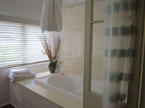 1-3 McMahon Drive, Fishery Falls - Thumbnail 7