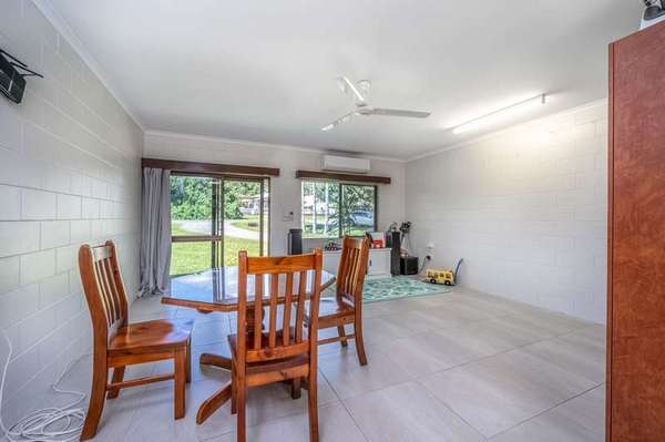 1 and 2/17 Meller Street, Freshwater - Thumbnail 4