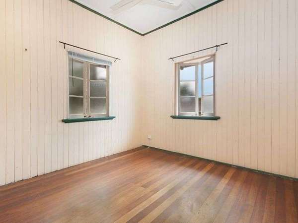 127 Aumuller Street, Bungalow - Thumbnail 7