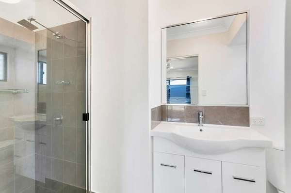 31 Hopkins Street, White Rock - Thumbnail 8