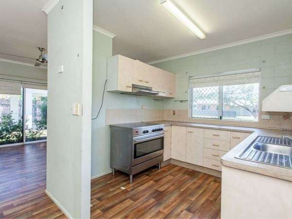 8 Hammond Court, Mooroobool - Thumbnail 4