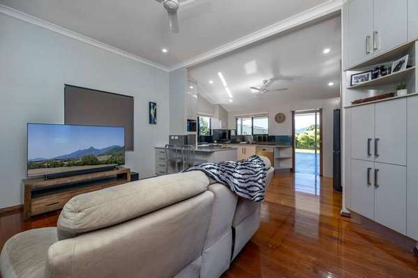 22 Barr Street, Edmonton - Thumbnail 5