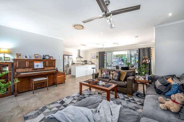 14 Mount Close, Edmonton - Thumbnail 8