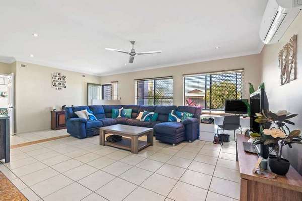 11 Goldberg Close, White Rock - Thumbnail 2