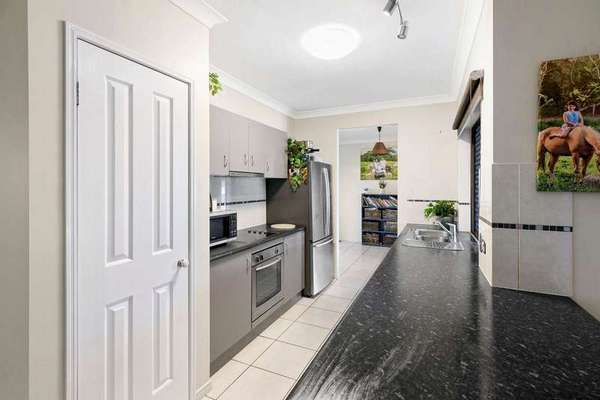 11 Goldberg Close, White Rock - Thumbnail 8