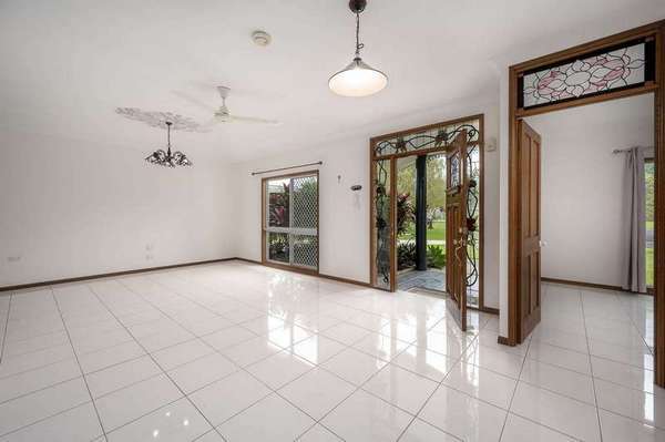 8 Dirran Close, Edmonton - Thumbnail 3