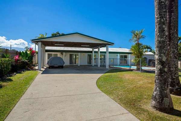 4 Conch Close, Trinity Beach - Image 1