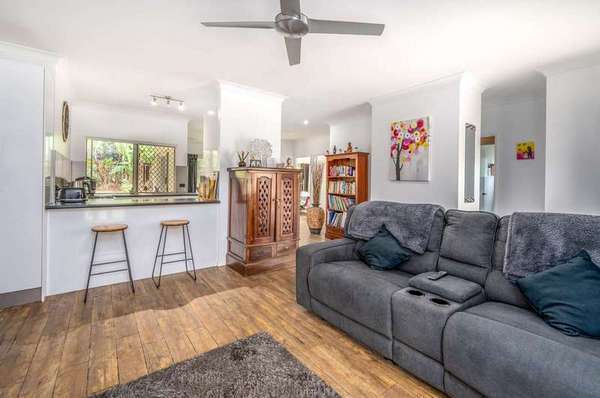 4 Isilwood Street, Edmonton - Thumbnail 3