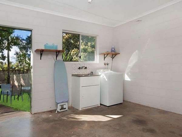 1 & 2/2 Pearl Close, Bayview Heights - Thumbnail 7