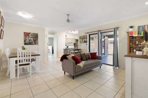 11 Goldberg Close, White Rock - Thumbnail 4