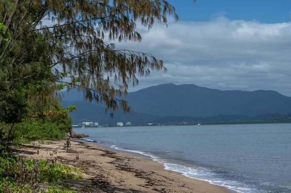 8 Giangurra Esplanade, East Trinity - Thumbnail 4