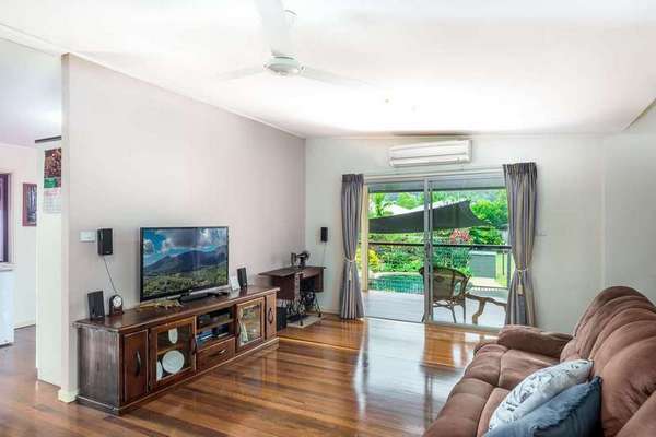 27-29 Millhouse Close, Edmonton - Thumbnail 4