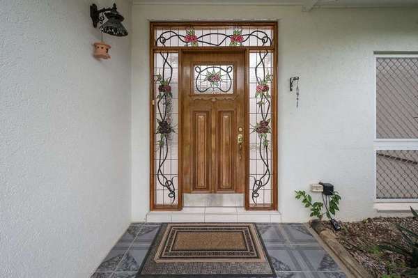 8 Dirran Close, Edmonton - Thumbnail 2