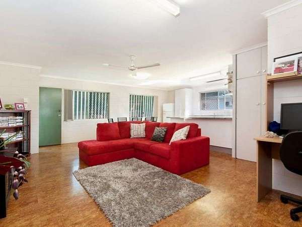 1 & 2/2 Pearl Close, Bayview Heights - Thumbnail 2