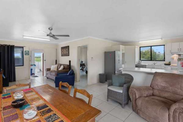 1 & 2/94 River Avenue, Innisfail - Thumbnail 2
